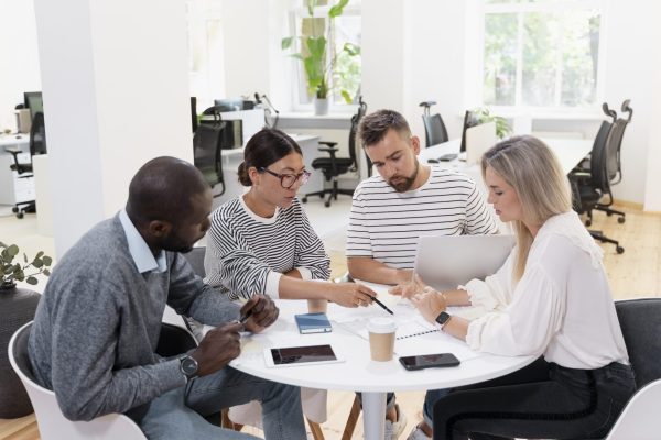 close-up-young-colleagues-having-meeting (3)